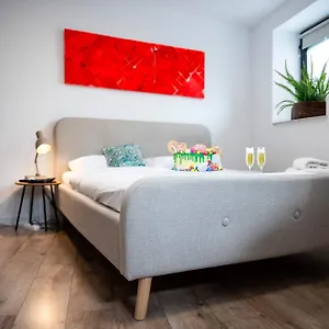 Lazynest Aparthotel
